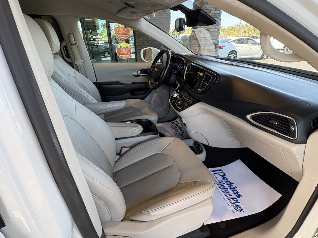 Used 2021 Chrysler Pacifica Touring-L FWD image 26