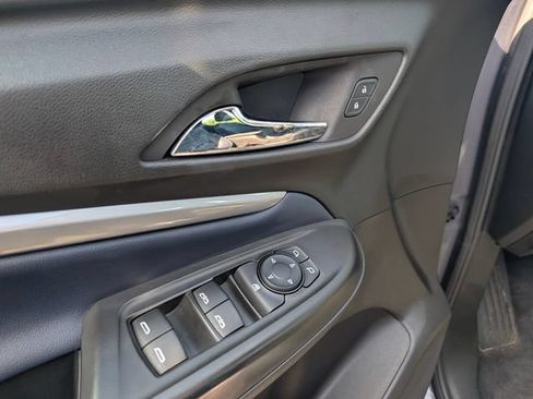 Used 2022 Chevrolet Bolt EUV LT w/ Convenience Package FWD image 15