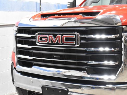 Used 2024 GMC Sierra 2500 SLT w/ SLT Convenience Package image 29