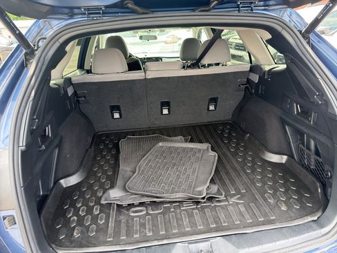 Used 2022 Subaru Outback Premium AWD/4WD image 5