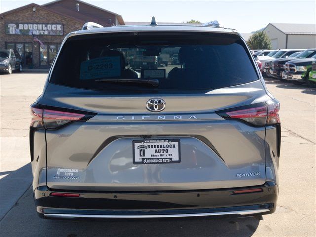 Used 2026 Toyota Sienna Platinum AWD/4WD image 4
