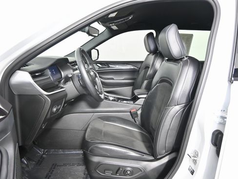 Used 2022 Jeep Grand Cherokee L Laredo image 21