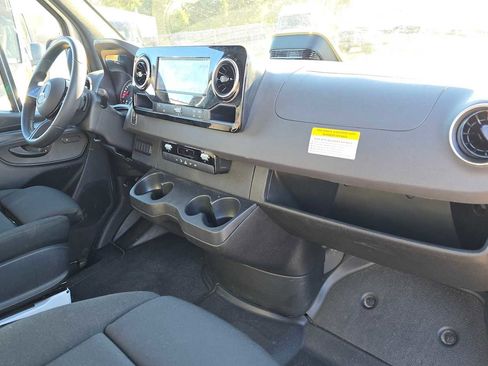 Used 2025 Mercedes-Benz Sprinter 2500 image 12