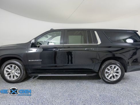 Used 2023 Chevrolet Suburban Premier AWD/4WD image 4