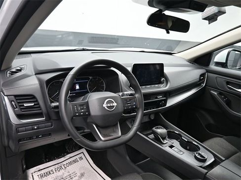 Used 2025 Nissan Rogue SV image 8