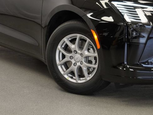 New 2027 Chrysler Pacifica Select FWD image 4