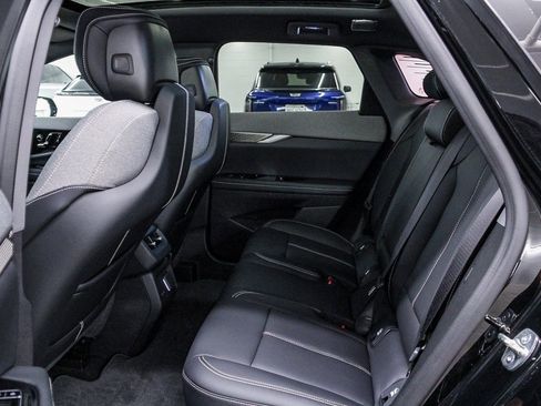 Used 2025 Cadillac Optiq Luxury 1 image 17