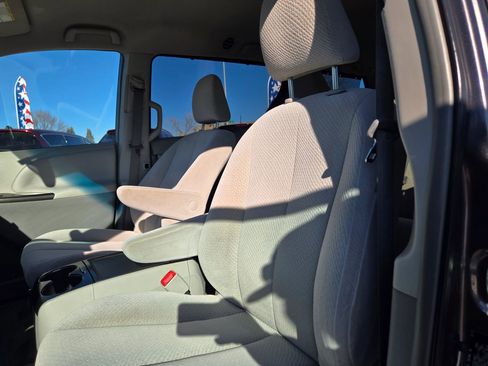 Used 2013 Toyota Sienna LE image 34