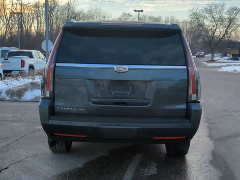 Used 2019 Cadillac Escalade ESV Luxury image 7