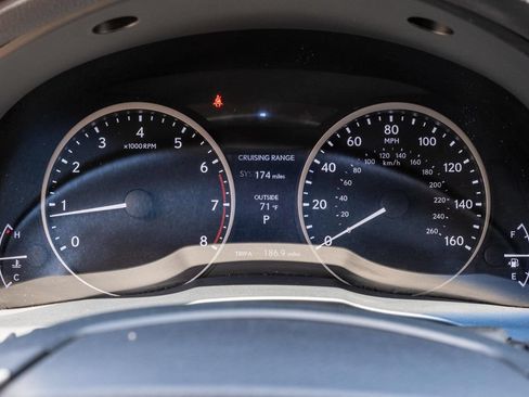 Used 2015 Lexus ES 350 w/ Luxury Package FWD image 2