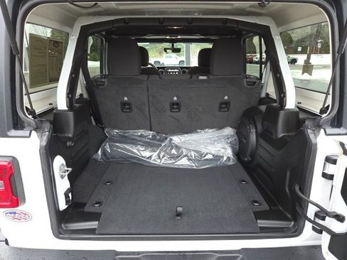 Used 2021 Jeep Wrangler Unlimited Sahara image 21