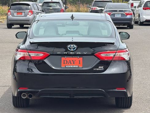 Used 2020 Toyota Camry SE w/ Sunroof Package FWD image 6