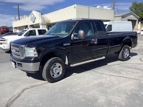 Used 2005 Ford F250 XLT AWD/4WD image 2