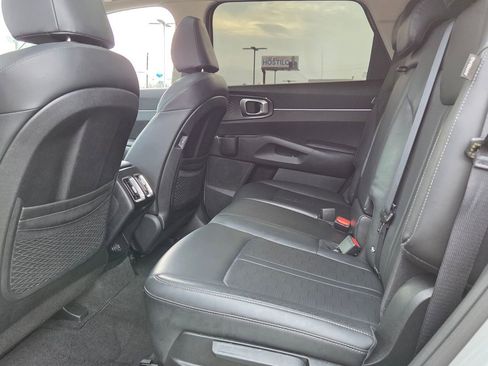 Used 2025 Kia Sorento S w/ Panoramic Sunroof Package image 6