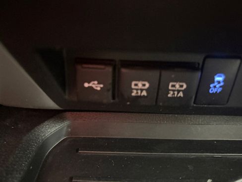 Used 2025 Nissan Kicks SR image 21