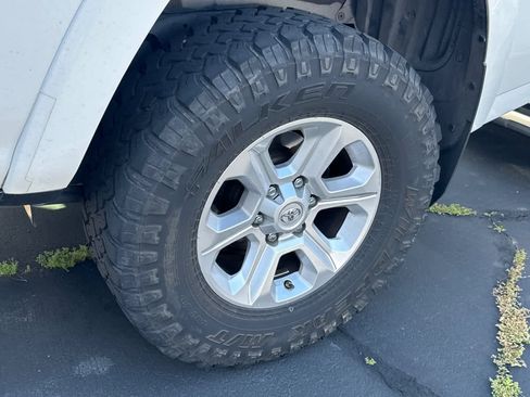 Used 2019 Toyota 4Runner SR5 Premium AWD/4WD image 18