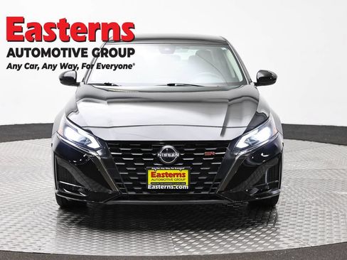 Used 2024 Nissan Altima 2.5 SR FWD image 2