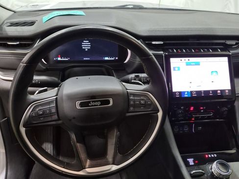 Used 2022 Jeep Grand Cherokee Limited w/ Luxury Tech Group II image 12