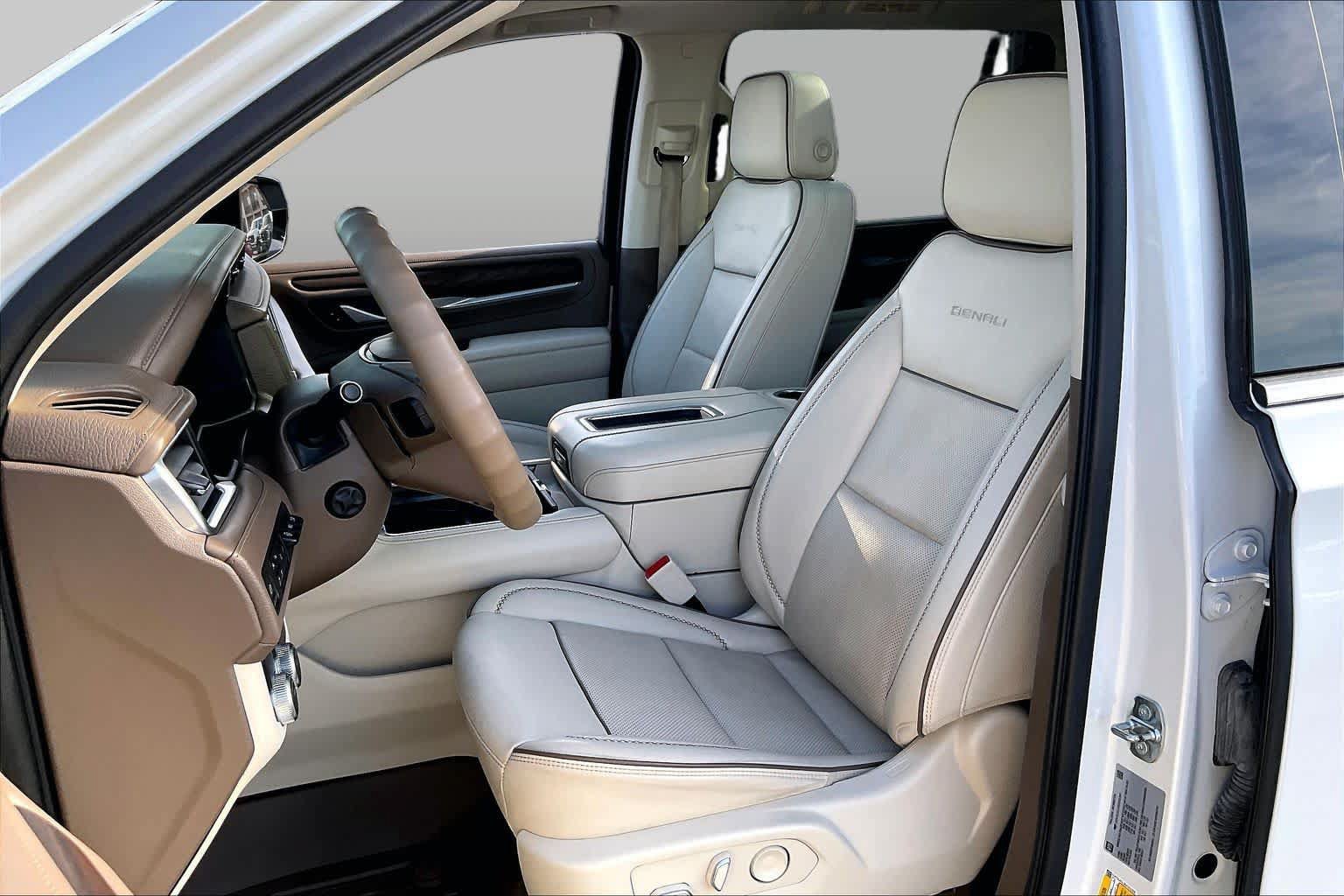 Used 2022 GMC Yukon XL Denali RWD image 8