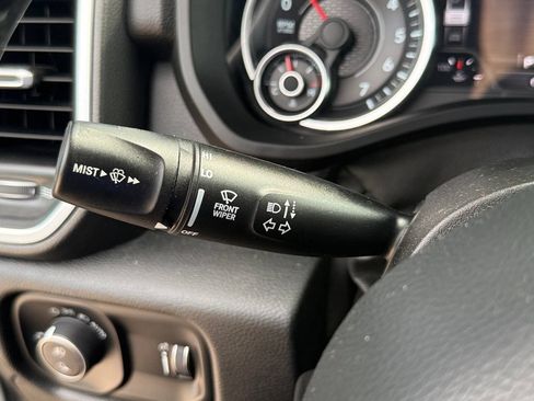Used 2022 RAM 1500 Big Horn AWD/4WD image 38