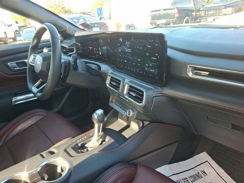 Used 2025 Ford Mustang GT Premium image 11