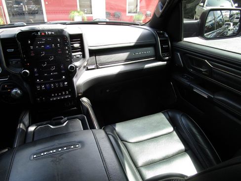 Used 2019 RAM 1500 Limited AWD/4WD image 10