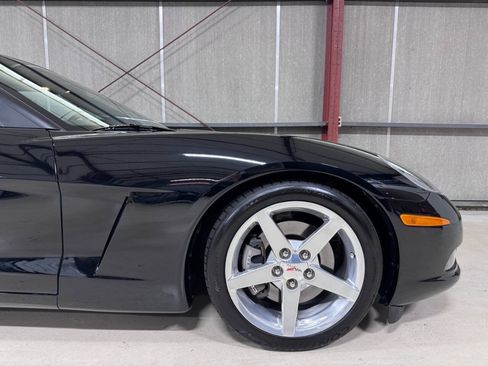 Used 2005 Chevrolet Corvette Coupe w/ Preferred Equipment Group RWD image 38