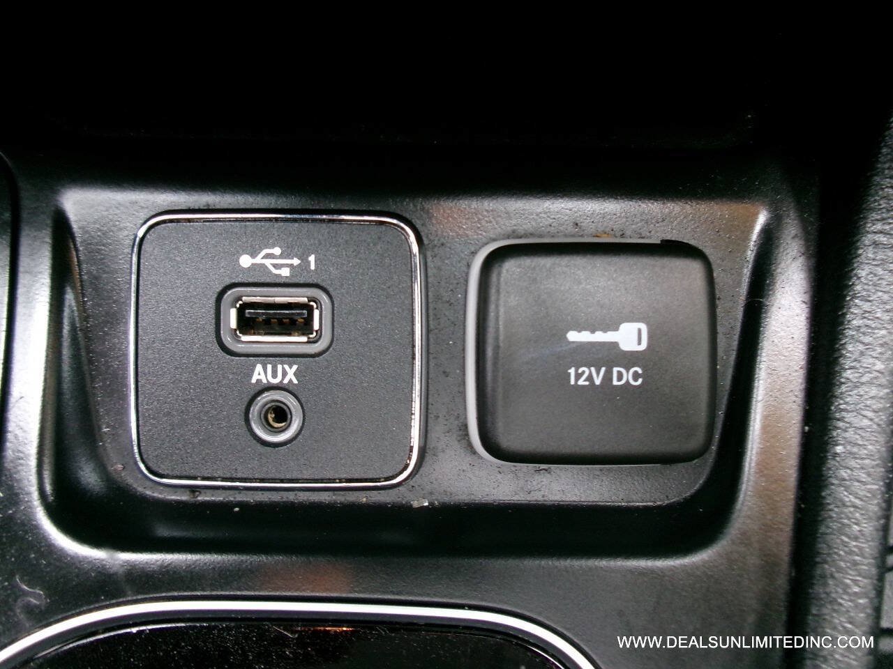 Used 2019 Jeep Cherokee Limited w/ Technology Group AWD/4WD image 17