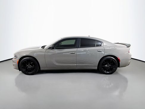Used 2018 Dodge Charger SXT w/ Blacktop Package RWD image 6