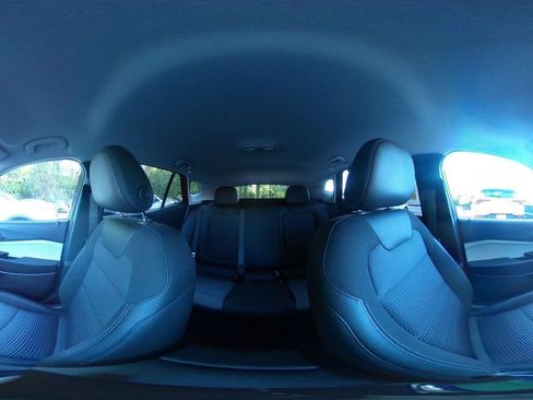 Used 2025 Chevrolet Trax LT w/ LT Convenience Package image 41