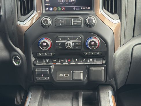 Used 2020 Chevrolet Silverado 2500 High Country AWD/4WD image 19