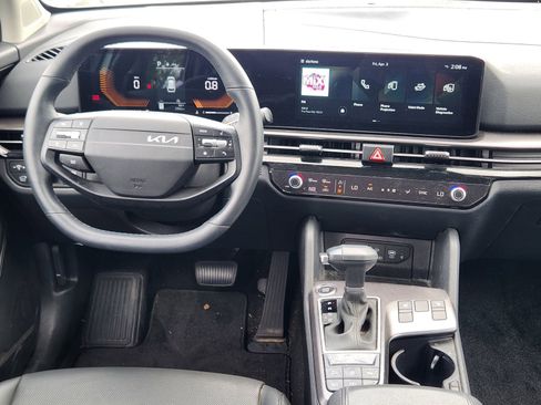 Used 2026 Kia Sportage EX FWD image 30