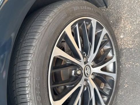 Used 2018 Toyota Camry SE w/ Moonroof Package FWD image 24