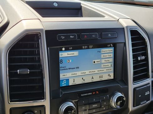 Used 2018 Ford F150 Lariat w/ Equipment Group 502A Luxury AWD/4WD image 21