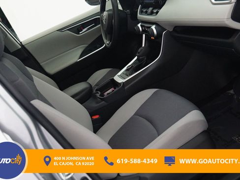 Used 2020 Toyota RAV4 XLE w/ Convenience Package AWD/4WD image 8
