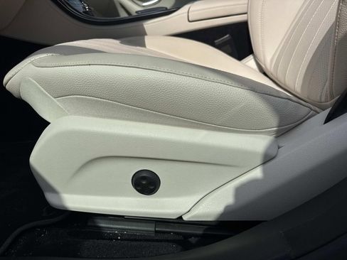 Used 2022 Mercedes-Benz E 350 Sedan image 17