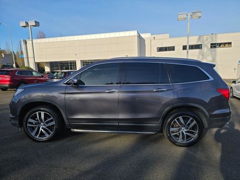 Used 2017 Honda Pilot Touring image 4
