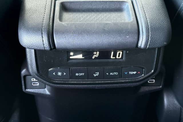 Used 2024 Toyota Grand Highlander AWD image 16