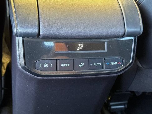 Used 2022 Toyota Highlander XLE FWD image 15