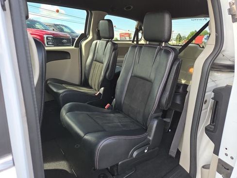 Used 2019 Dodge Grand Caravan SXT FWD image 11