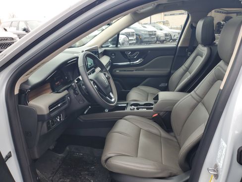 New 2025 Lincoln Corsair Reserve w/ Equipment Group 202A image 12