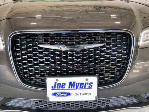 Used 2020 Chrysler 300 Touring w/ Sport Appearance Package RWD image 27