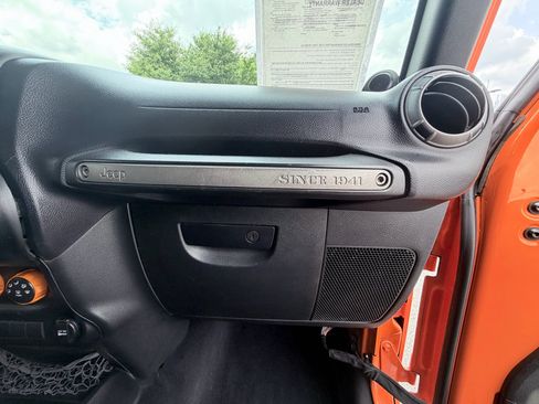 Used 2012 Jeep Wrangler Unlimited Sport AWD/4WD image 18