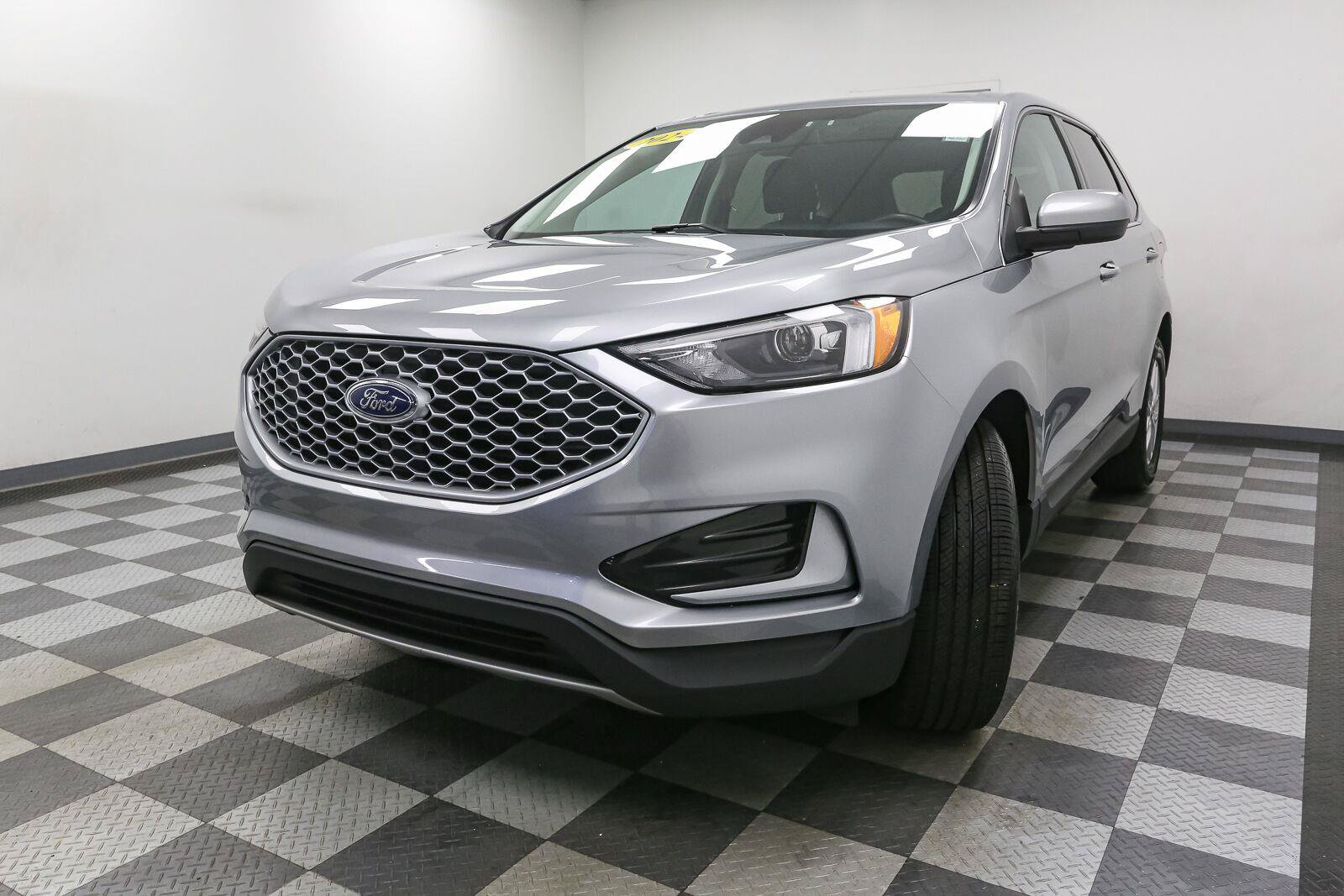 Used 2024 Ford Edge SEL AWD/4WD image 4