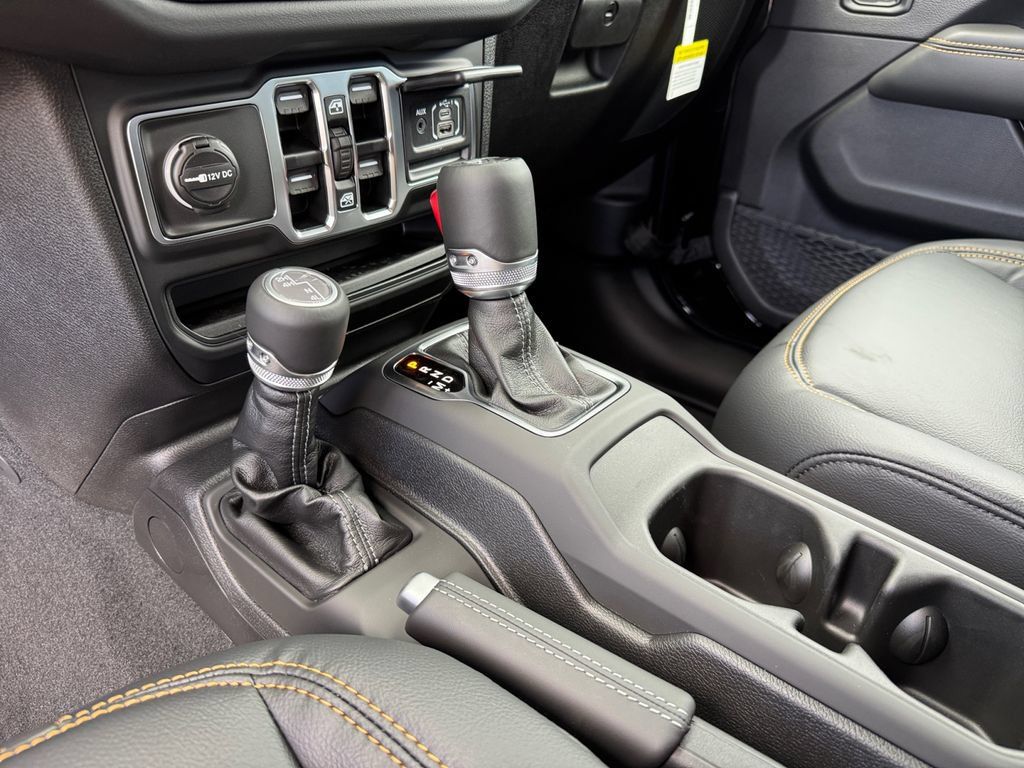 New 2025 Jeep Wrangler Unlimited Sahara AWD/4WD image 24