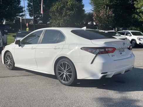 Used 2021 Toyota Camry SE FWD image 3