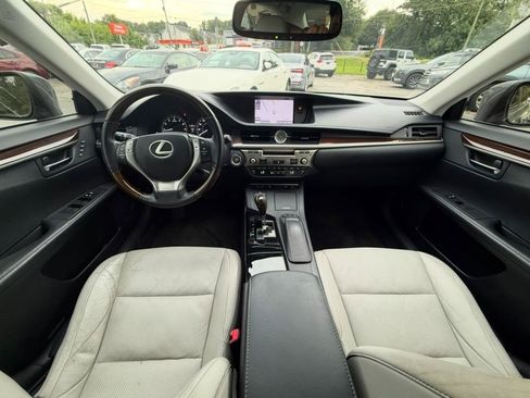 Used 2014 Lexus ES 350 w/ Luxury Package FWD image 9