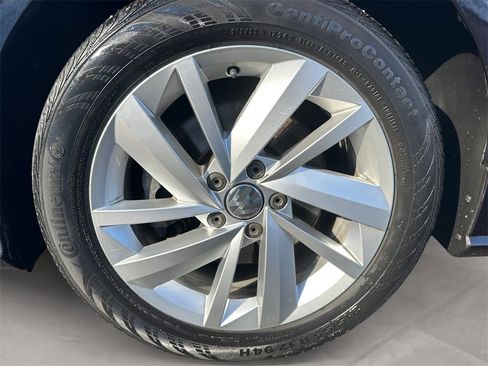 Used 2018 Volkswagen Passat 2.0T SE image 14