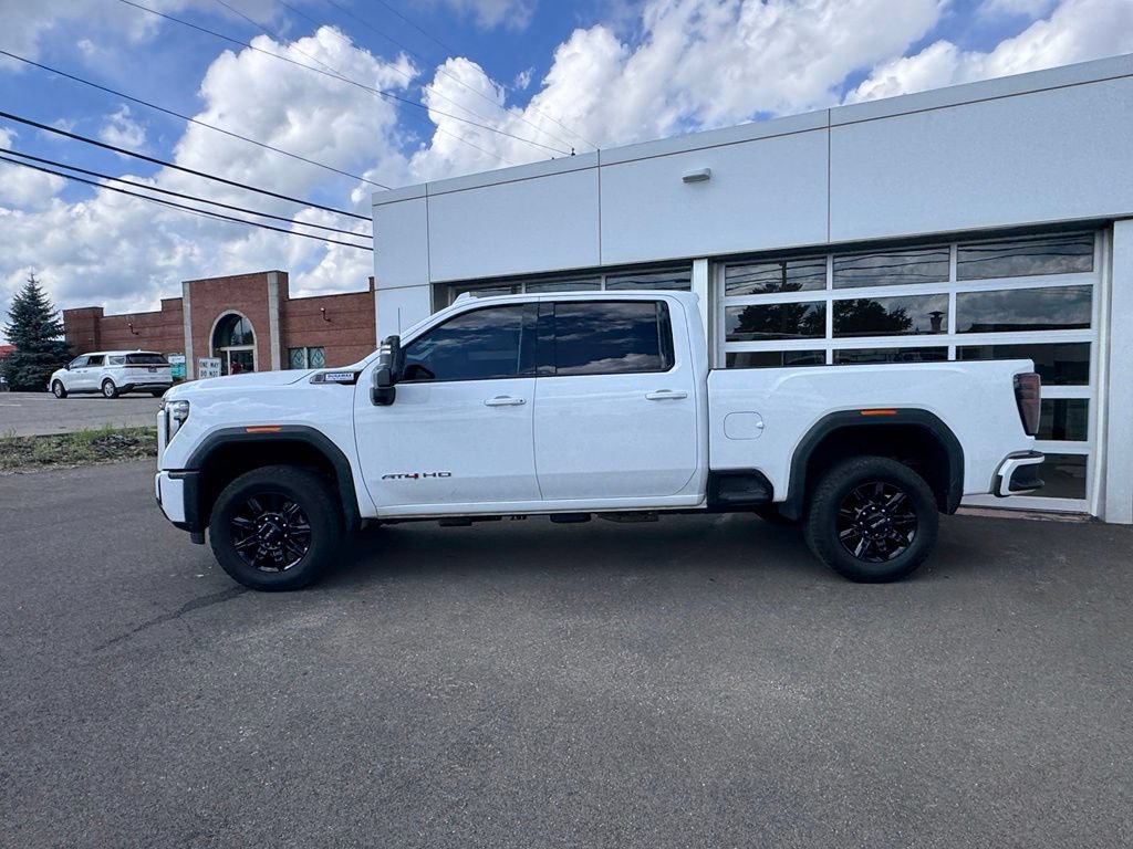 Used 2025 GMC Sierra 2500 AT4 AWD/4WD image 2