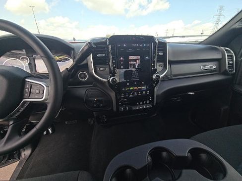 Used 2025 RAM 2500 Big Horn AWD/4WD image 3